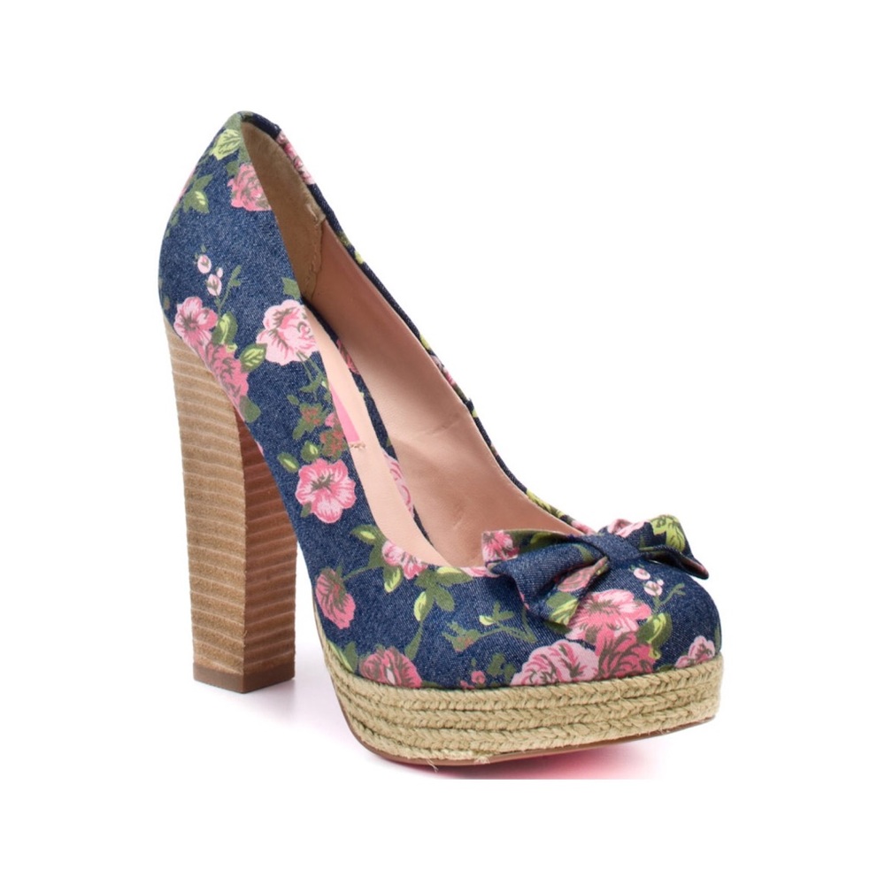 Betsey Johnson Maggi Pumps
